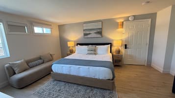 Signature Studio Suite, Non Smoking | In-room safe, desk, free WiFi