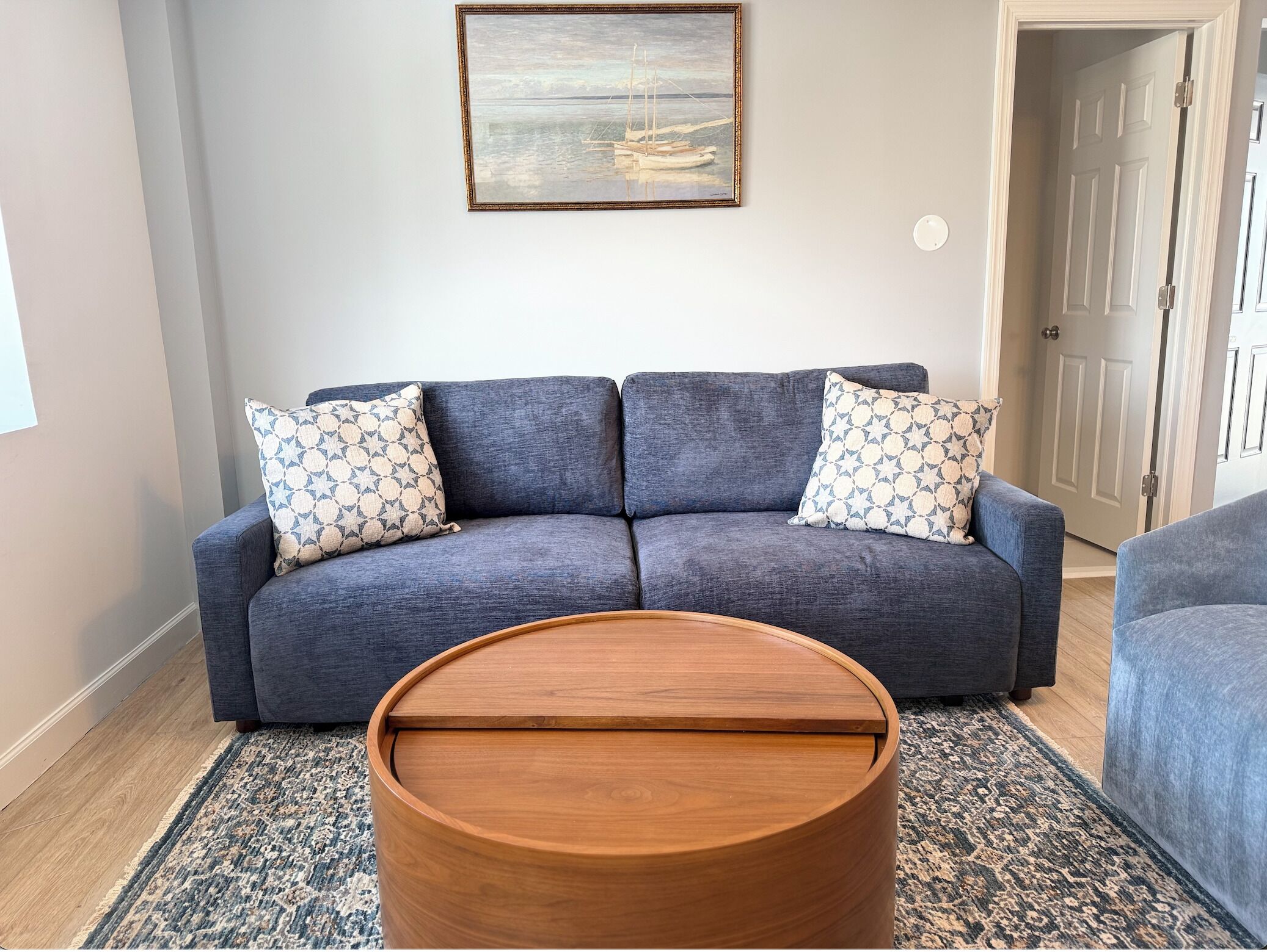 Signature Suite, Non Smoking, Kitchenette | Living area