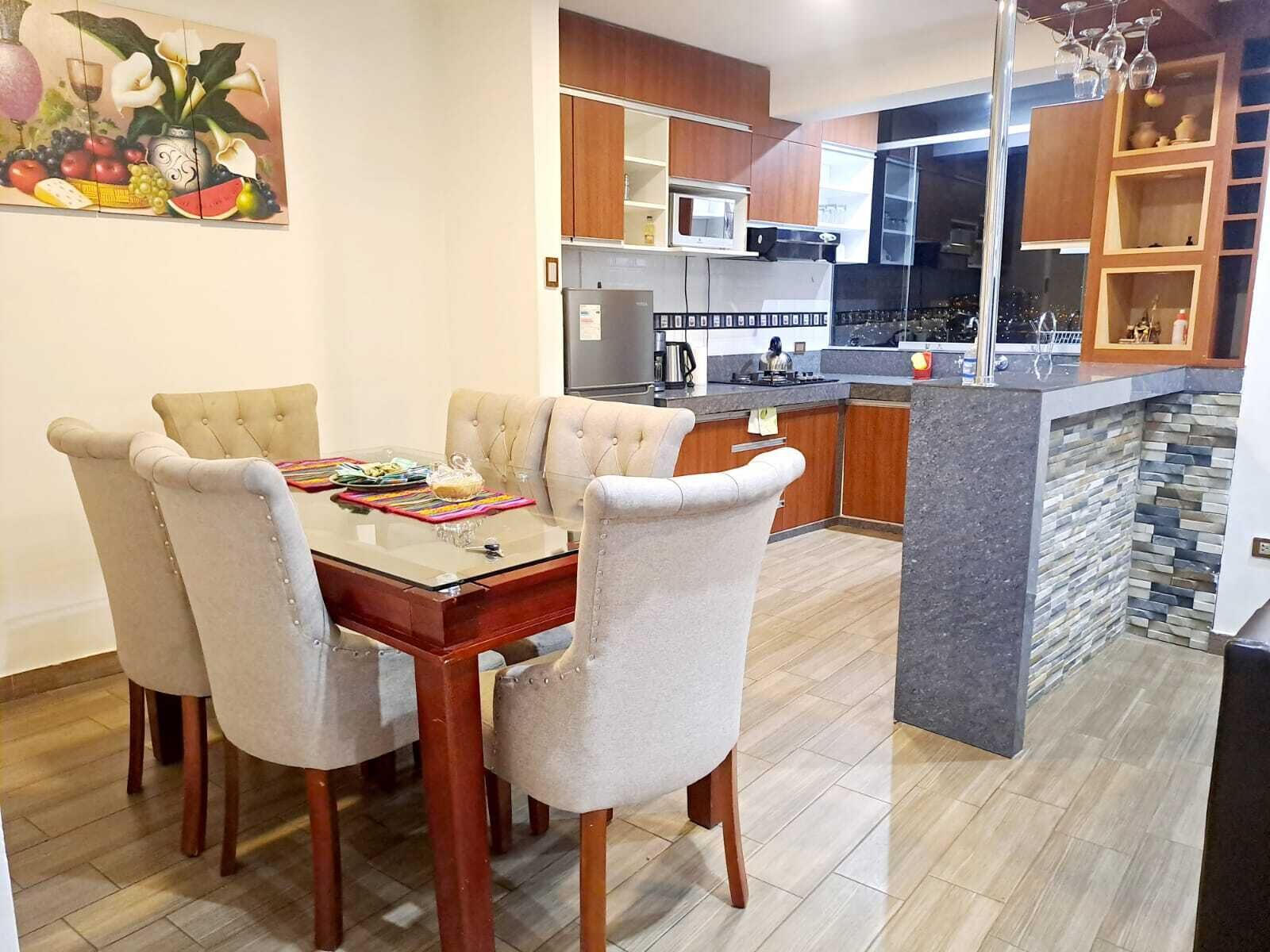 Apartamento família, sacada, vista para a cidade | Opções para refeição