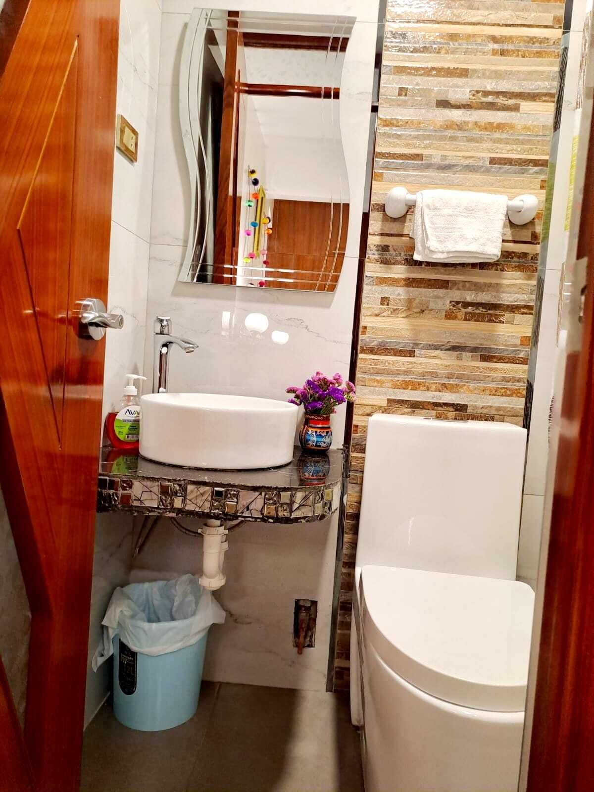 Apartamento família, sacada, vista para a cidade | Banheiro