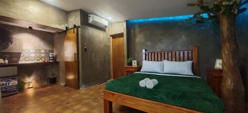 GRG MatteoS, Enjoy outdoor tub & private patio for a relaxing, quiet getaway