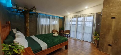 GRG MatteoS, Enjoy outdoor tub & private patio for a relaxing, quiet getaway