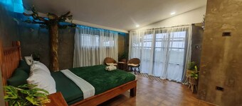 GRG MatteoS, Enjoy outdoor tub & private patio for a relaxing, quiet getaway
