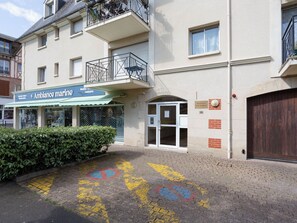 Exterior detail - Victoria by Interhome (Cabourg)