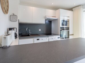 Fridge, microwave, oven, dishwasher - Victoria by Interhome (Cabourg)