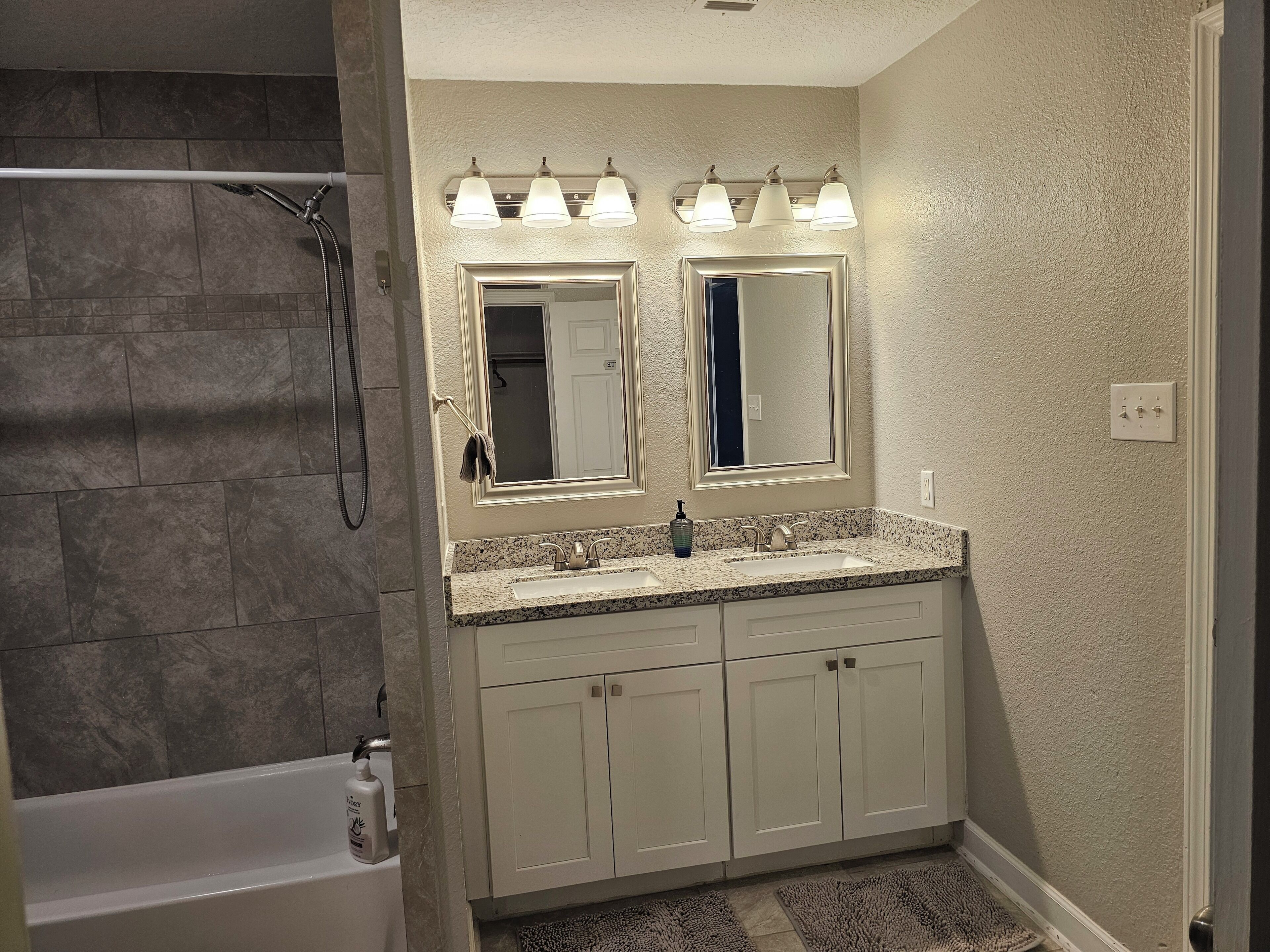 提供毛巾、番梘、廁紙