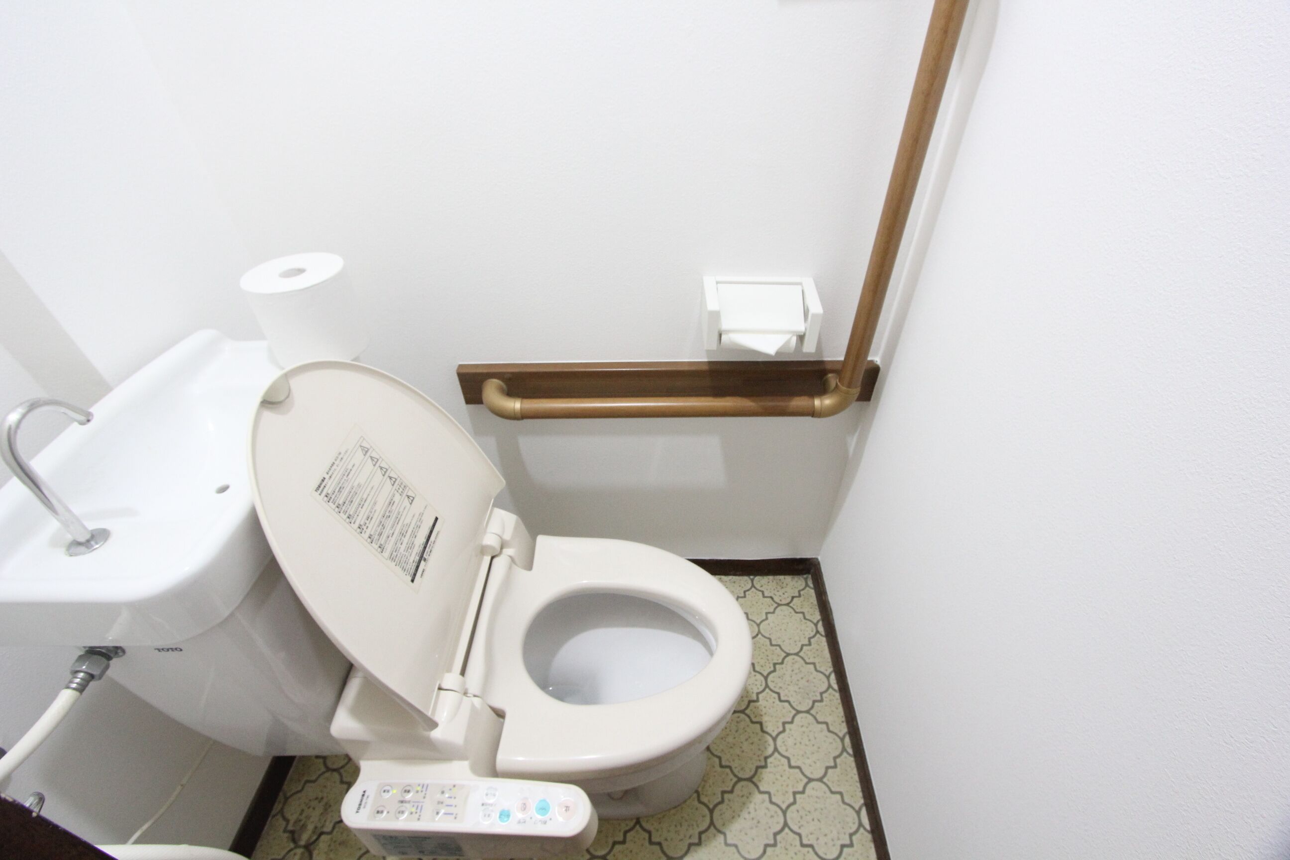 Hair dryer, bidet, towels, soap