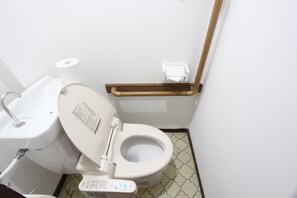 Hair dryer, bidet, towels, soap - Vrbo Property (練馬区中村北3丁目)