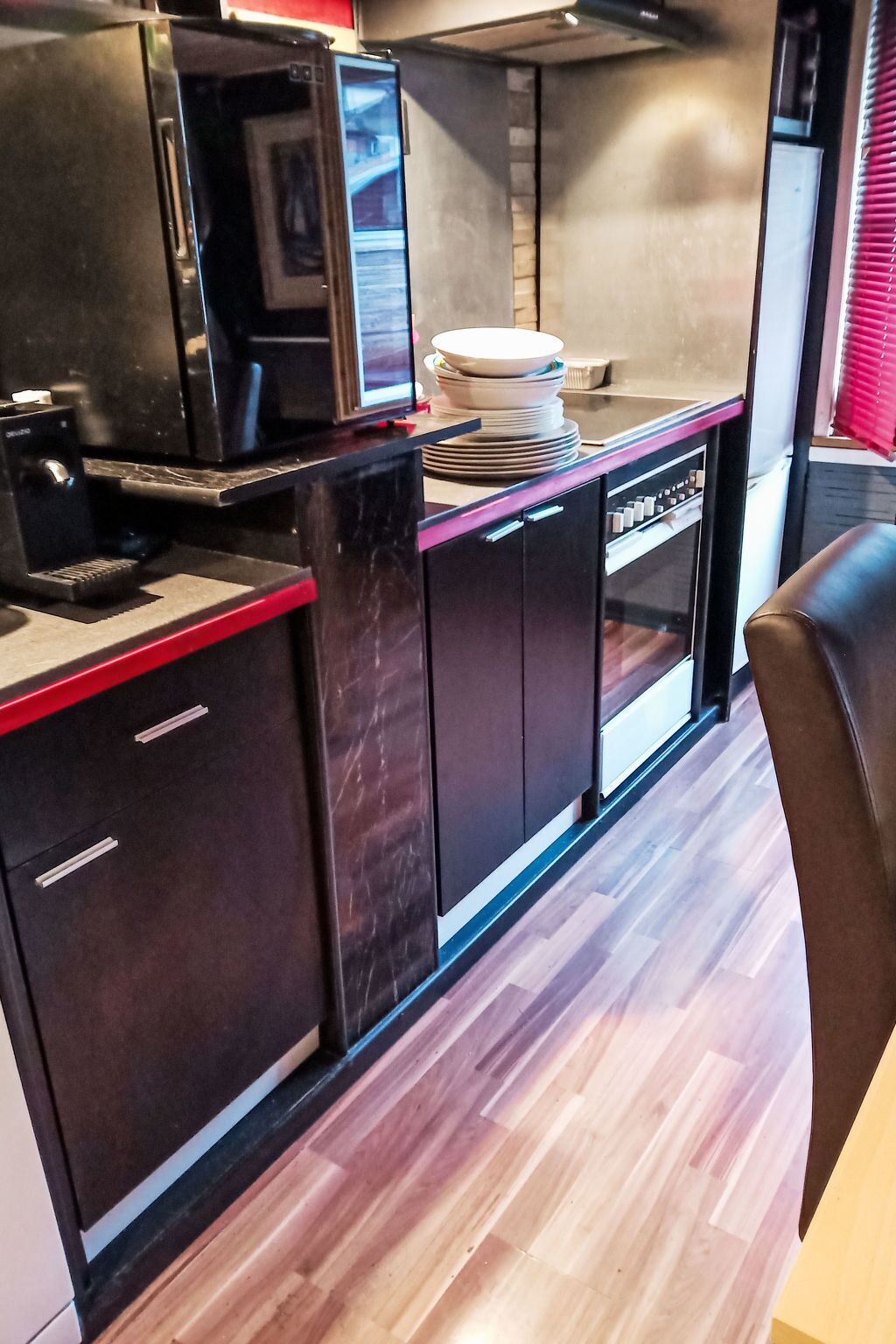 Kühlschrank, Mikrowelle, Ofen, Geschirrspüler