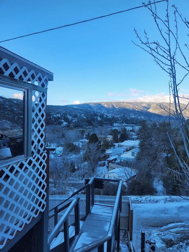 Lake View Retreat in the Mountains —1 Hr from LA