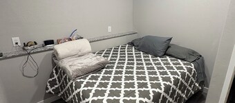 Delightful 1-bedroom studio in charming Eagle Lake perfect for getaway