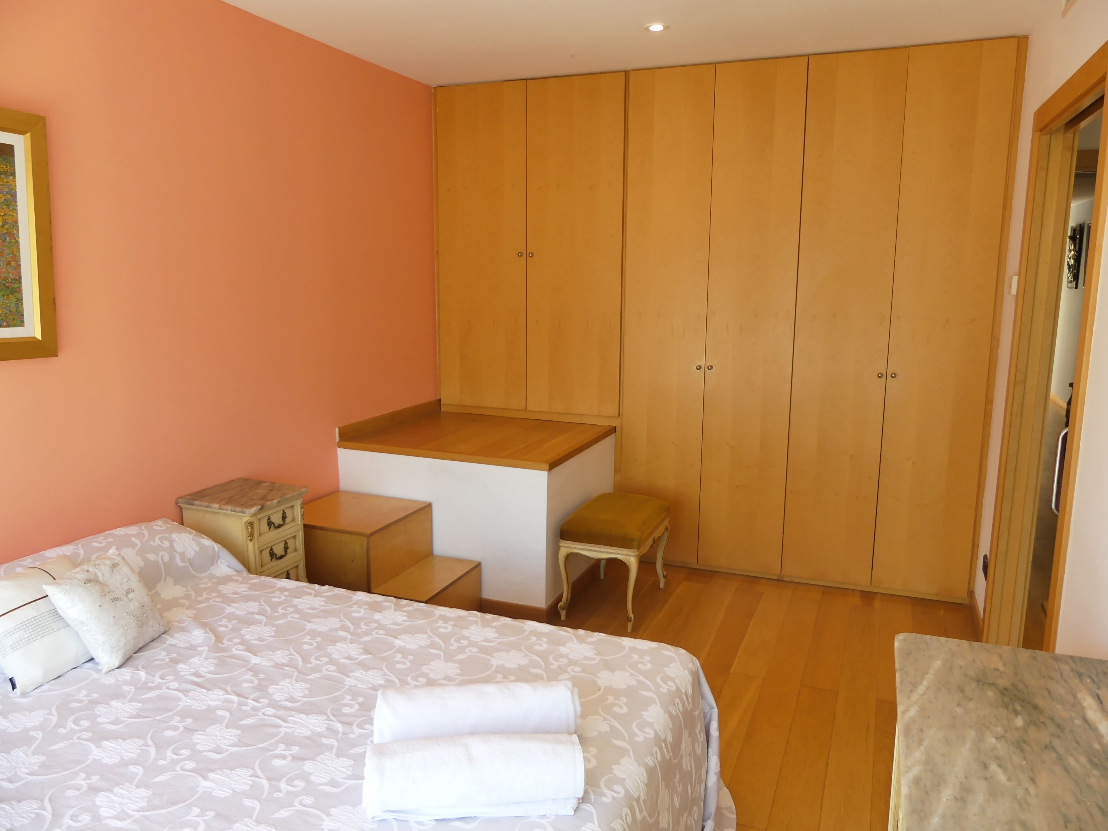 6 bedrooms, free WiFi, bed sheets