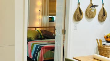 1 slaapkamer, een strijkplank/strijkijzer, gratis wifi, beddengoed