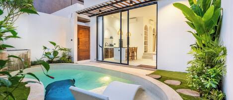 ลักซ์ชัวรี่วิลล่า, เตียงคิงไซส์ 1 เตียง, ห้องครัว, วิวสวน | ลานระเบียง/นอกชาน