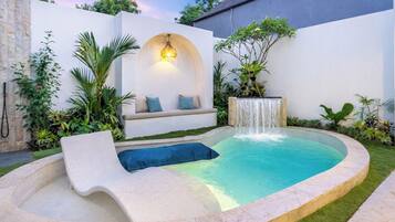 Luxe villa, 1 kingsize bed, keuken, uitzicht op tuin | Zwembad | Een buitenzwembad