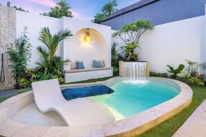 Villa de lujo, 1 cama de matrimonio grande, cocina, vistas al jardín | Piscina | Una piscina al aire libre