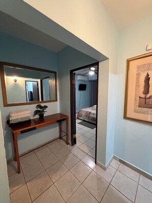 Iron/ironing board, WiFi, bed sheets - Peaceful 3-bedroom apartment with AC in charming Cataño (Cataño)