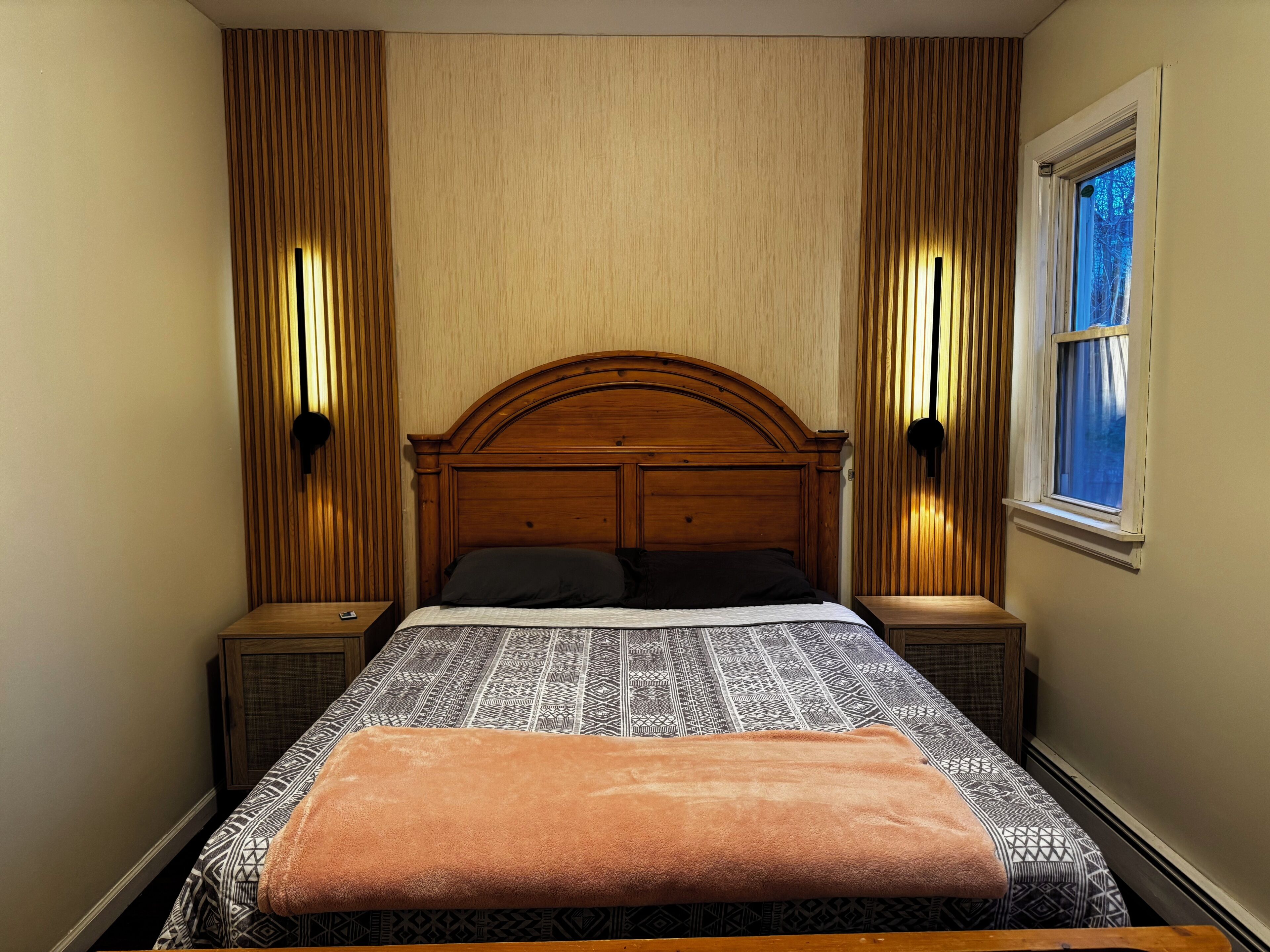 Iron/ironing board, WiFi, bed sheets