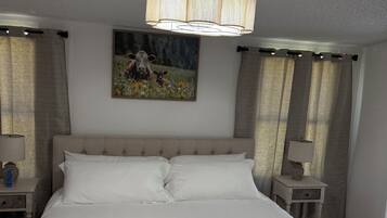 3 bedrooms, iron/ironing board, WiFi, bed sheets