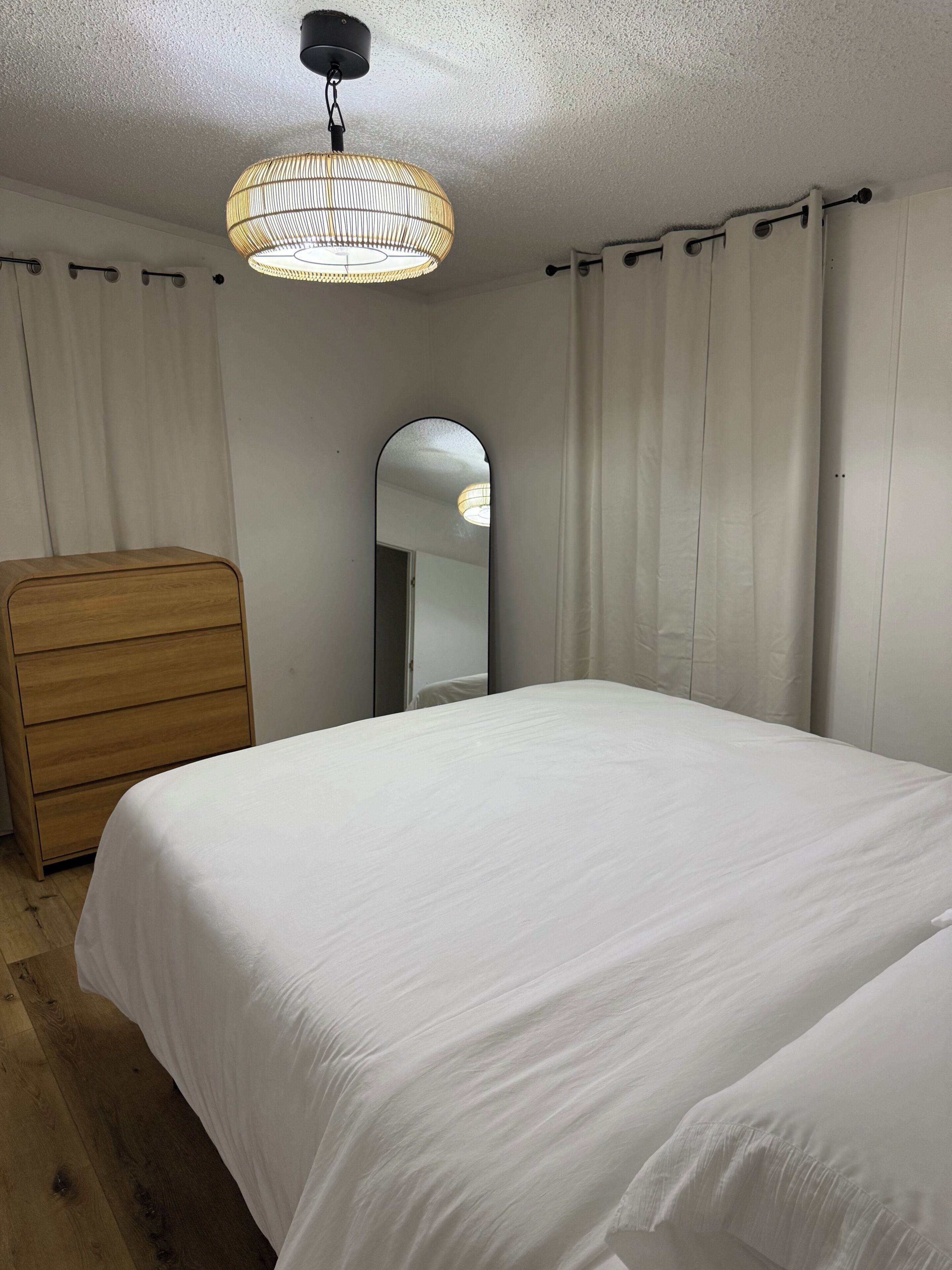 3 bedrooms, iron/ironing board, WiFi, bed sheets