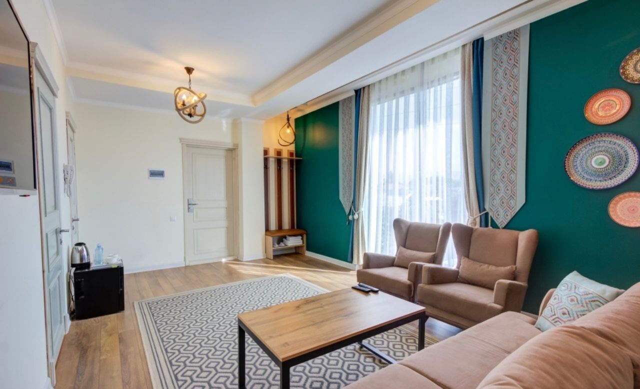 Suite Luxe, vue ville | Coin séjour
