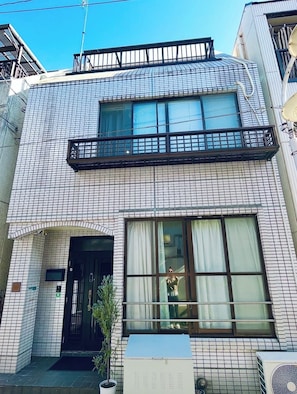 Exterior detail - 2minN.Ikebukuro,5minIkebukuro,15minShinjuku.3FL3RMhouse,WiFi,smartcheck-in.Max10 (toshimakuhoncho)