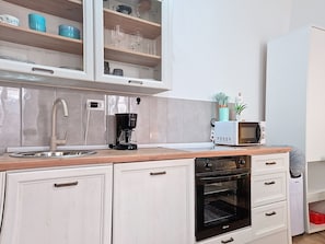 Refrigerador, microondas, horno, lavavajillas