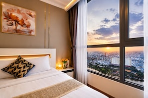 Căn hộ Deluxe, 1 phòng ngủ, ban công, quang cảnh thành phố | Bộ đồ giường cao cấp, nệm có lớp đệm bông, minibar, bàn 