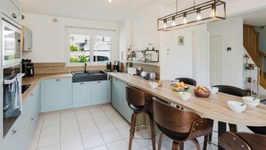 Kühlschrank, Mikrowelle, Ofen, Geschirrspüler