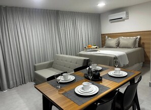 Ferros/tábuas de passar roupa, Wi-Fi, roupa de cama