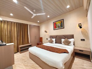 Double Room | Soundproofing, free WiFi - Hotel Ramesht Home Stay Near Kashi Ghat  (Varanasi)