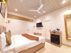 Double Room | Soundproofing, free WiFi - Hotel Ramesht Home Stay Near Kashi Ghat  (Varanasi)