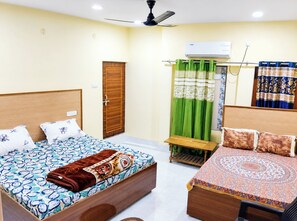 Habitación familiar doble, Aire acondicionado | Ropa de cama hipoalergénica, escritorio, sistema de insonorización