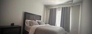 WiFi, bed sheets - Private Condo 2Bdrm 2Bath sleeps 6 Downtown Chilliwack. (Chilliwack)