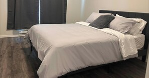 WiFi, bed sheets - Private Condo 2Bdrm 2Bath sleeps 6 Downtown Chilliwack. (Chilliwack)