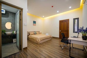 Double Room, 1 Queen Bed | Desk, laptop workspace, free WiFi - Poseidon Hotel (Ngu Hanh Son)