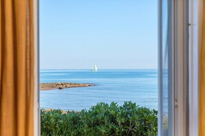 Interior - Villa Numia A: A bright and sunny two-story independent house located right on the beach, with Free WI-FI. (Ostuni)