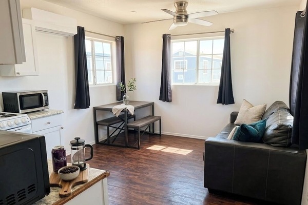 Deluxe Studio Suite | Living area