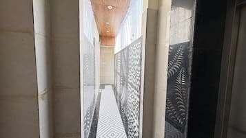 Deluxe Double Room, City View | Interior