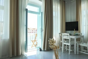 Interior - to kamnaki - beachfront apartment in Mykonos Town - breathtaking views (Mykonos)