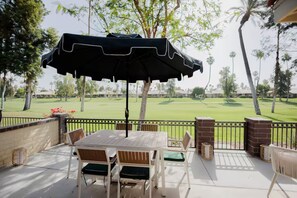 Outdoor dining - 2 Pools, Golf View, 2 Kings, 1 Full, 1 Twin, Luxury Home (Palm Desert)