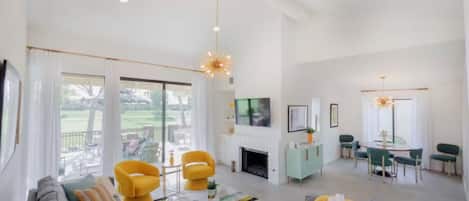 Smart TV y chimenea