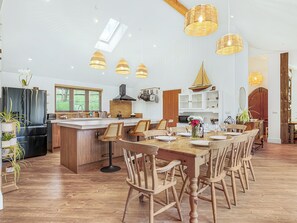 Dining - Truffle House - UKC9375 (Westward Ho!)
