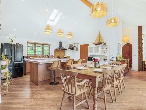 Truffle House - UKC9375