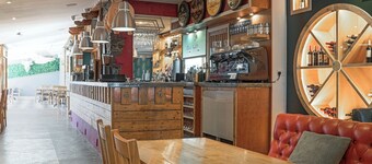Truffle House - UKC9375