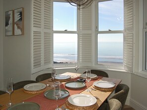 Dining - Morwendon House - UKC9412 (Barmouth)