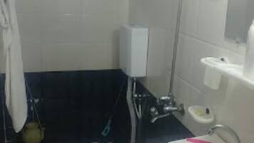 Deluxe Double Room, Mountain View | Bathroom