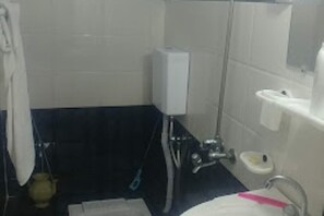 Deluxe Double Room, Mountain View | Bathroom - Have Highets gust House (Rawalakot)