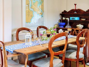 Dining - 4 bedroom accommodation in Bovey Tracey (Bovey Tracey)