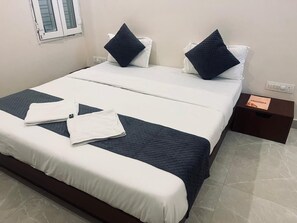 Comfort Double Room | Desk, laptop workspace - Maa Prabha Courtyard (Varanasi)